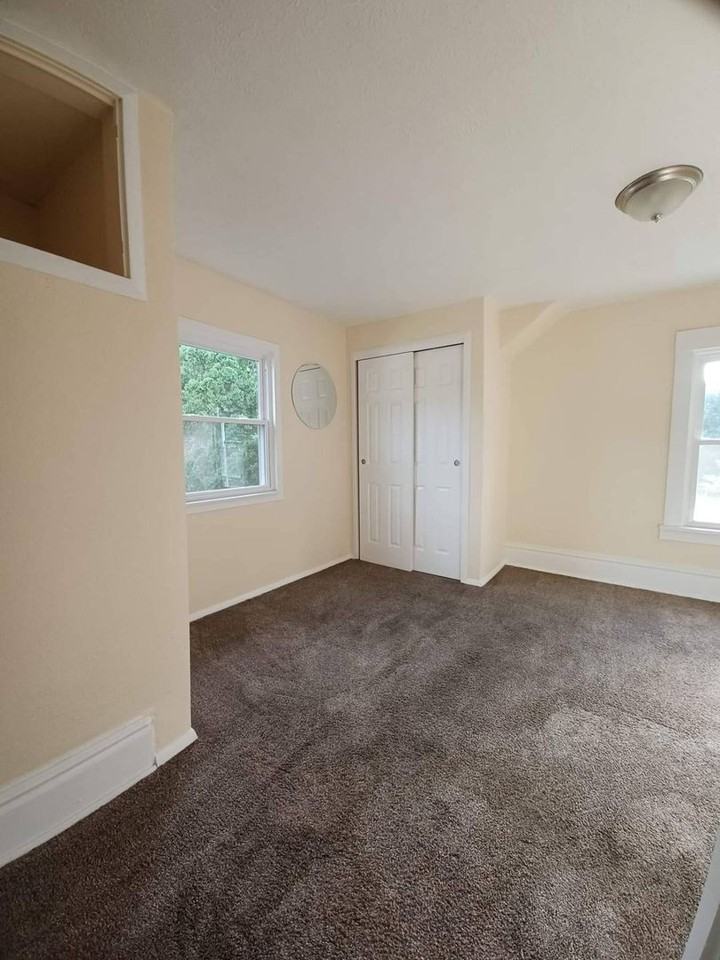 1508 N Court St - Photo 7 of 8