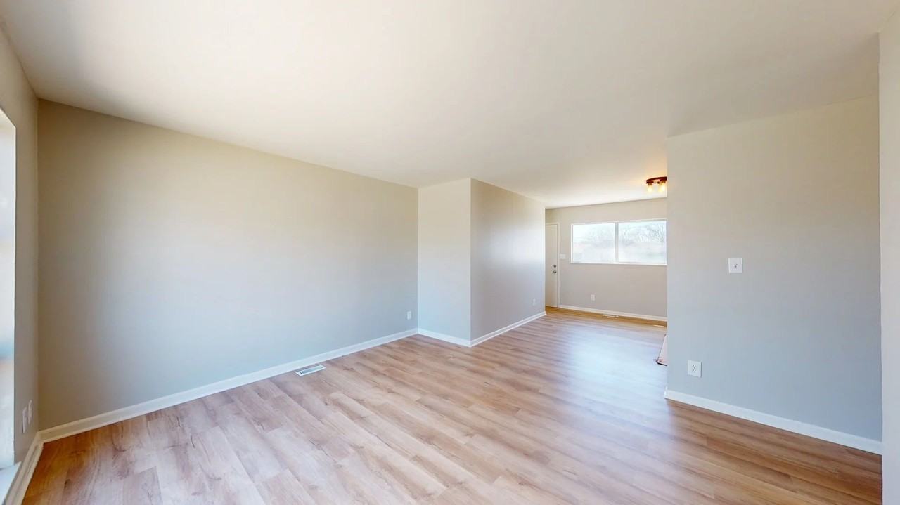 2316 Cardinal Ln - Photo 2 of 9