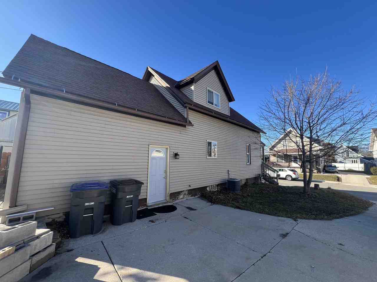 1537 Martin Ave - Photo 3 of 19