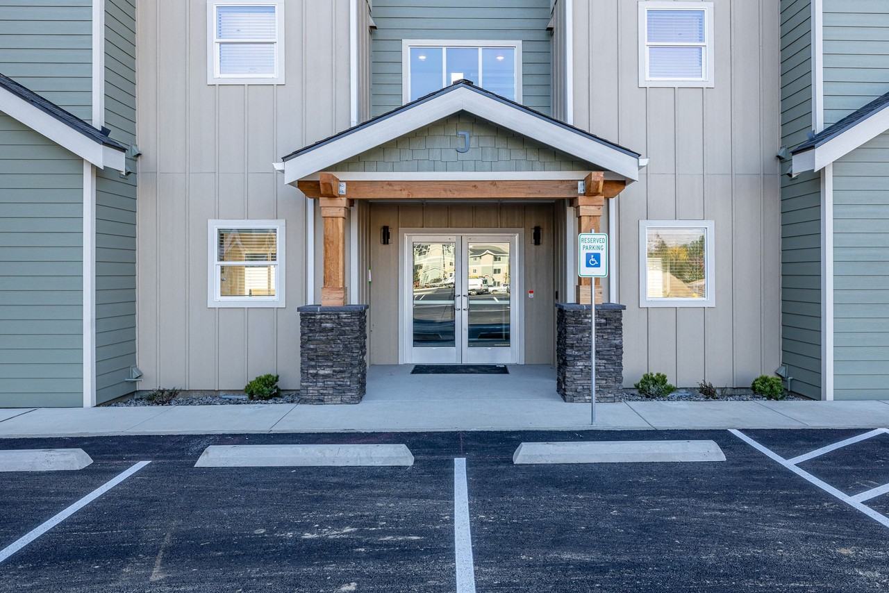 Sagecrest Apartments - Photo 4 of 39