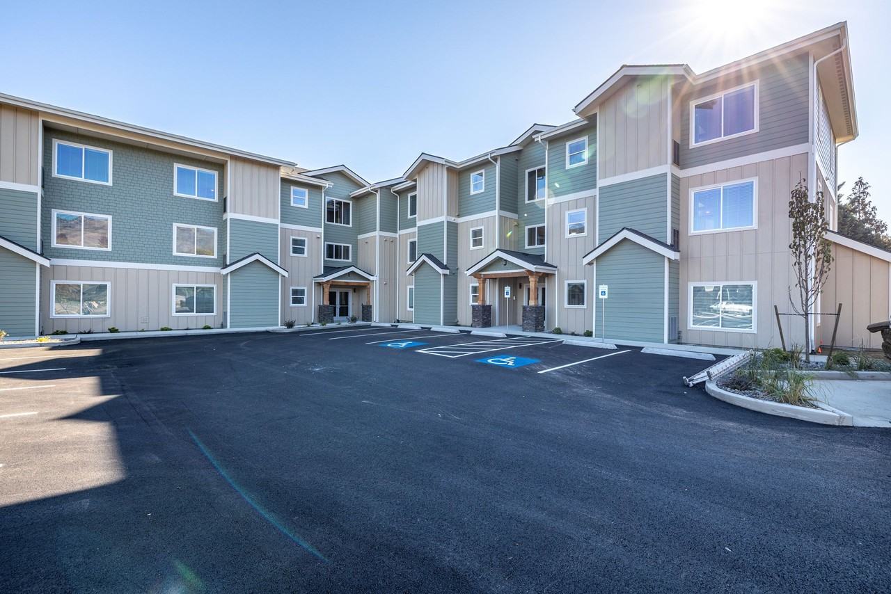 Sagecrest Apartments - Photo 5 of 39