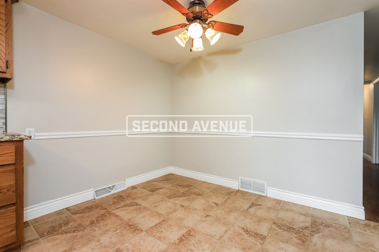 1003 Locust Dr - Photo 5 of 21