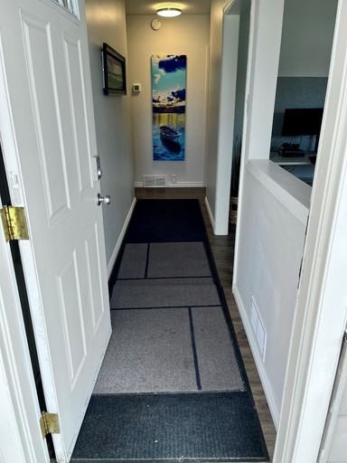 3040 29 St Sw - Photo 2 of 14