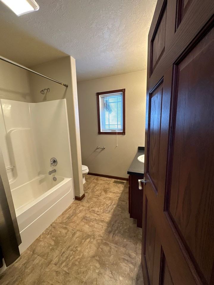 1800 East Burdick Expressway - Photo 5 of 16