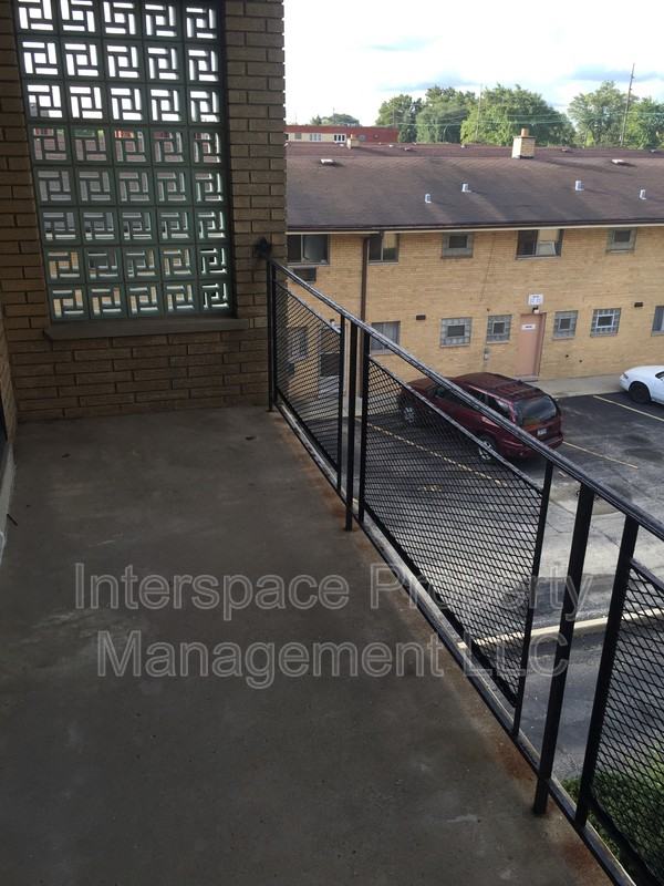 9957 S Cicero Ave - Photo 3 of 26