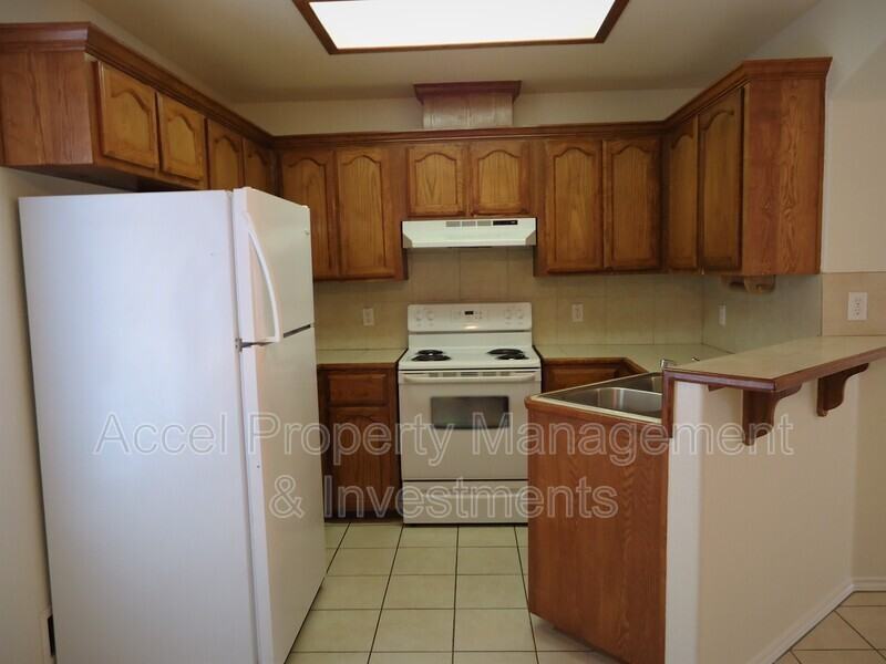 1803 S Ironwood St #4 - Photo 3 of 8