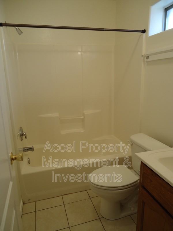 1803 S Ironwood St #4 - Photo 5 of 8