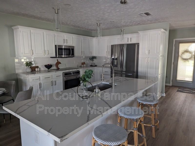 3931 Venetian Way - Photo 2 of 21