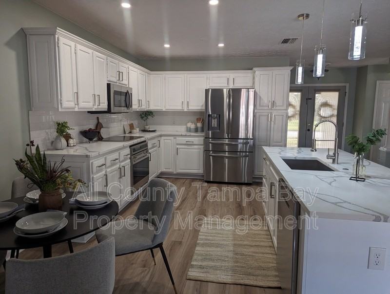3931 Venetian Way - Photo 3 of 21