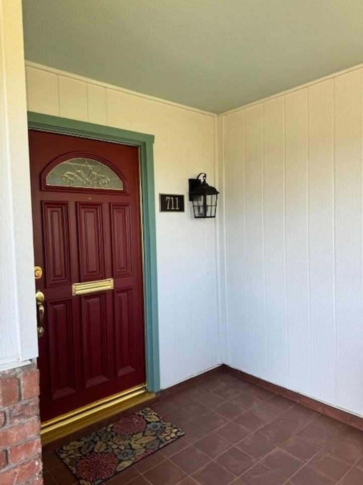 711 Pebble Beach Dr - Photo 2 of 18