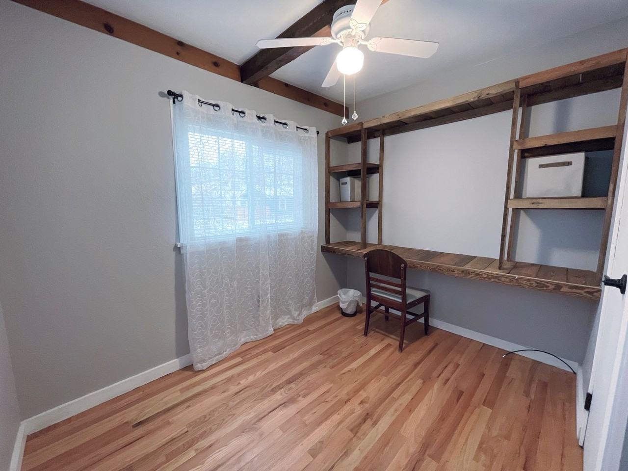 715 W Olive St - Photo 3 of 10