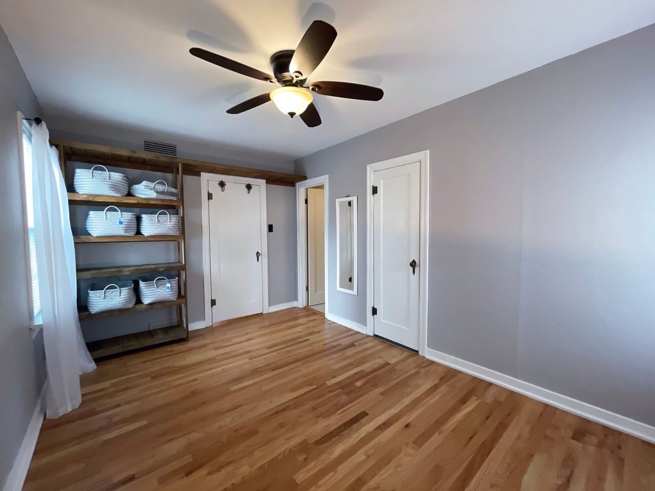 715 W Olive St - Photo 4 of 10