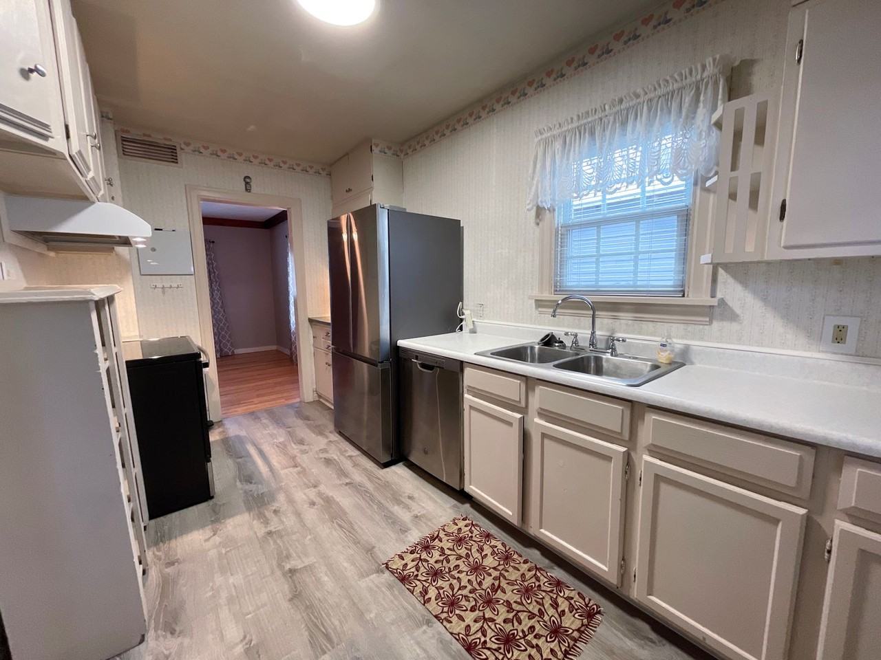 715 W Olive St - Photo 6 of 10