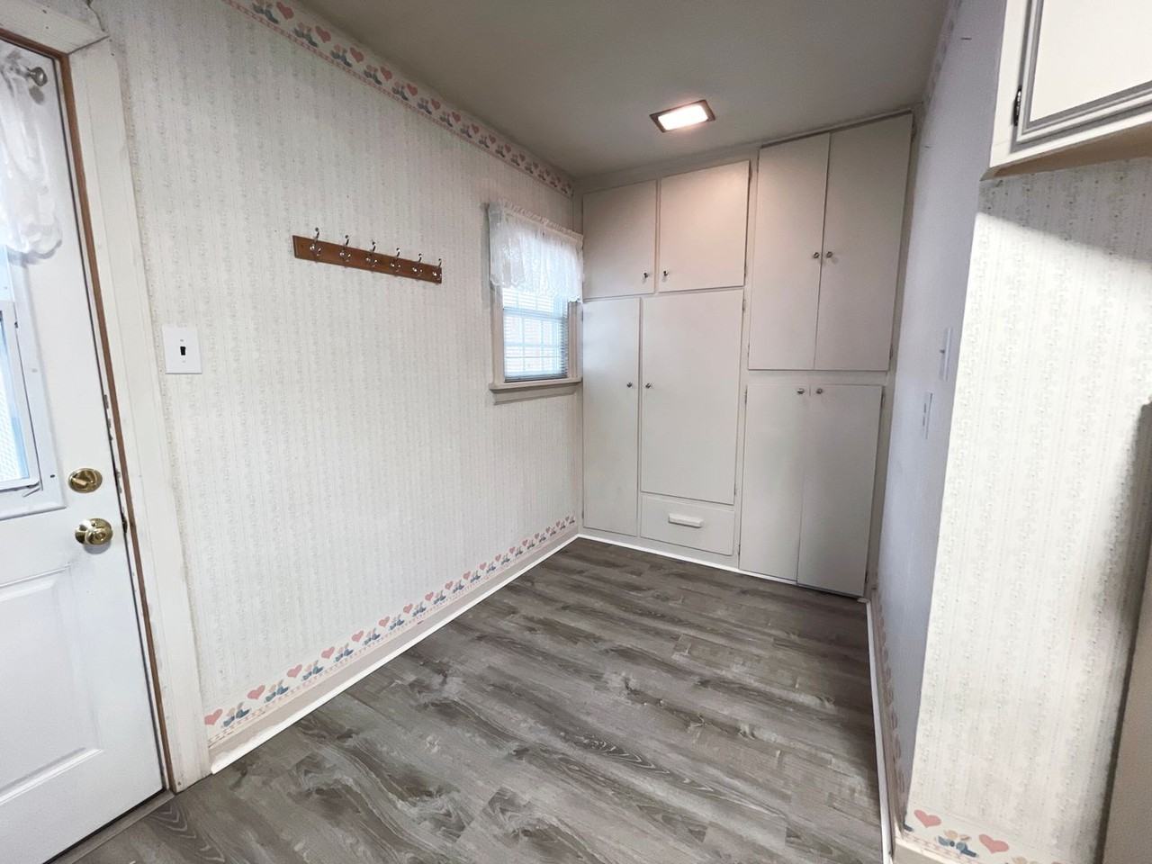 715 W Olive St - Photo 7 of 10