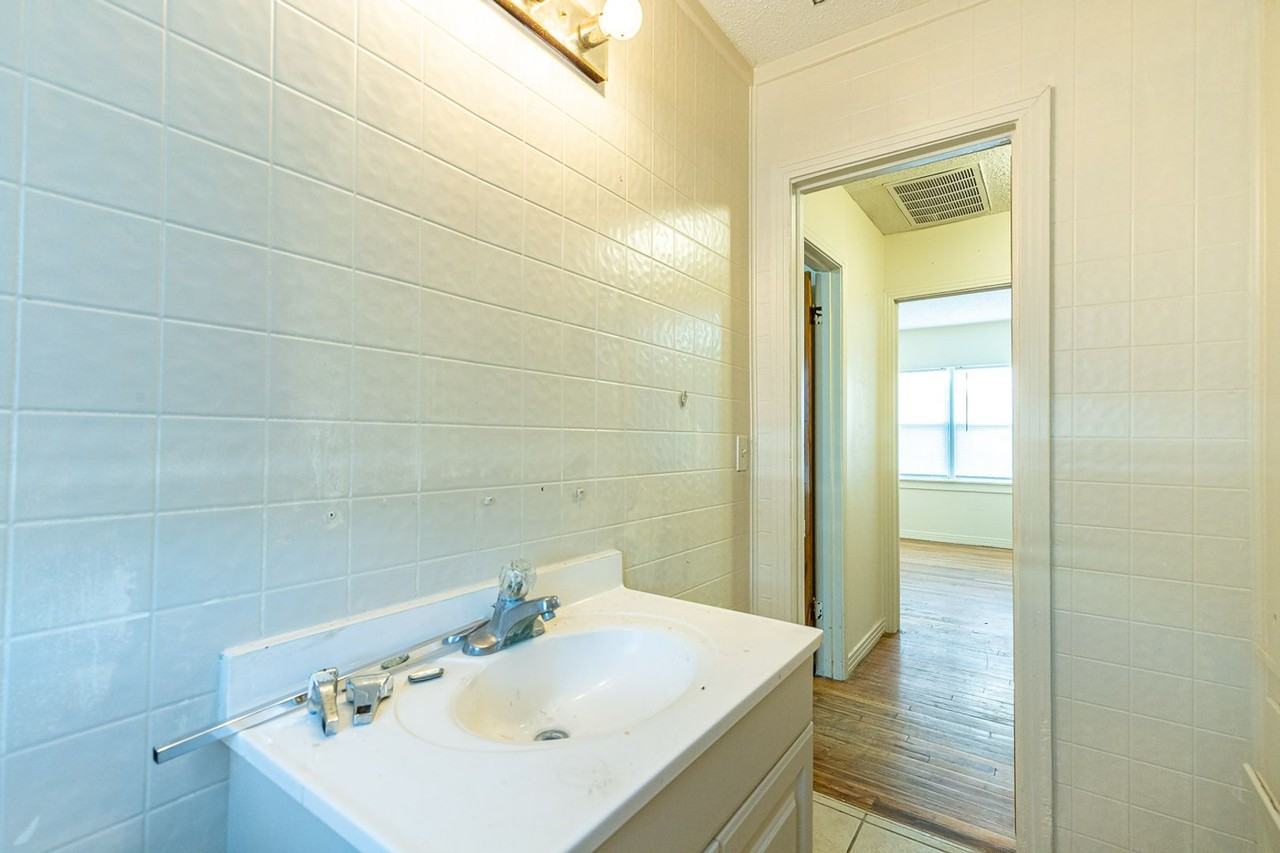 3513 22nd Pl - Photo 3 of 45