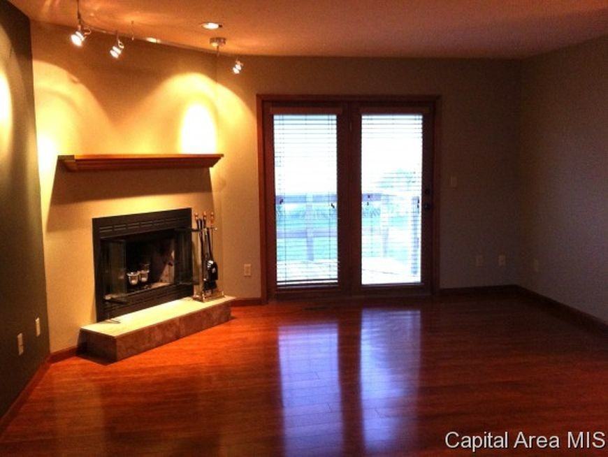 4044 Oakbrook Ct - Photo 4 of 10