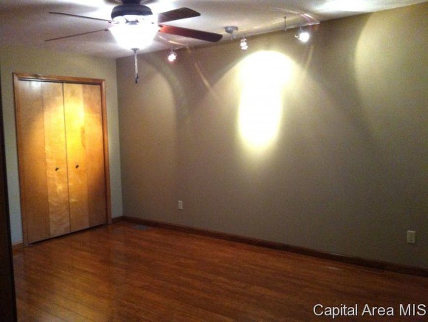 4044 Oakbrook Ct - Photo 5 of 10