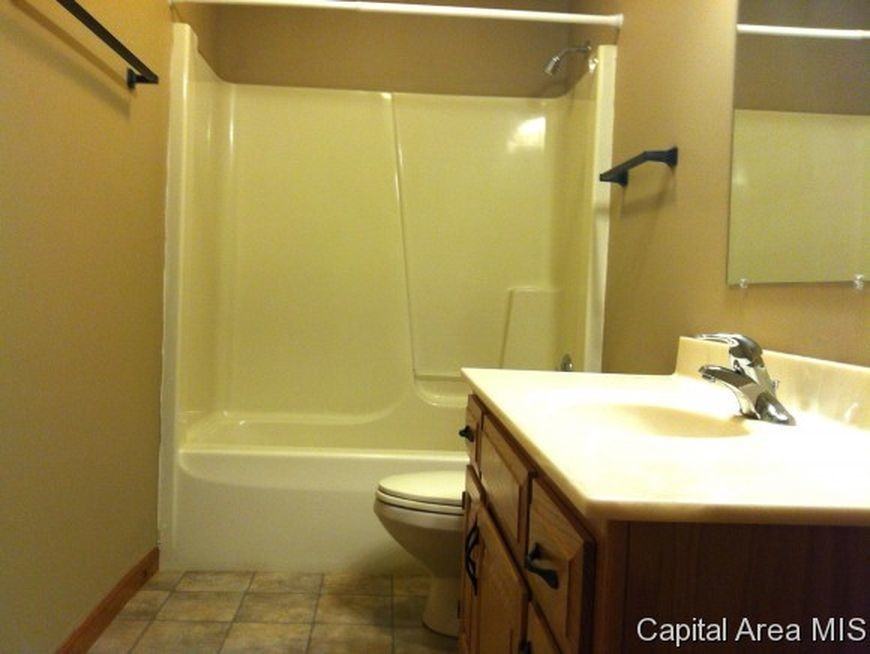 4044 Oakbrook Ct - Photo 7 of 10