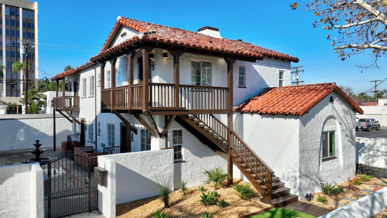 Newly Renovated Spanish Villa Apartment Homes in Santa Ana - Photo 4 of 8