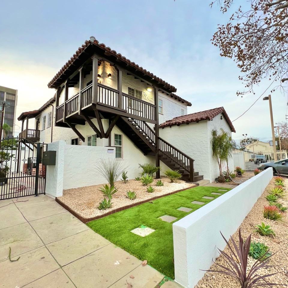 Newly Renovated Spanish Villa Apartment Homes in Santa Ana - Photo 5 of 8