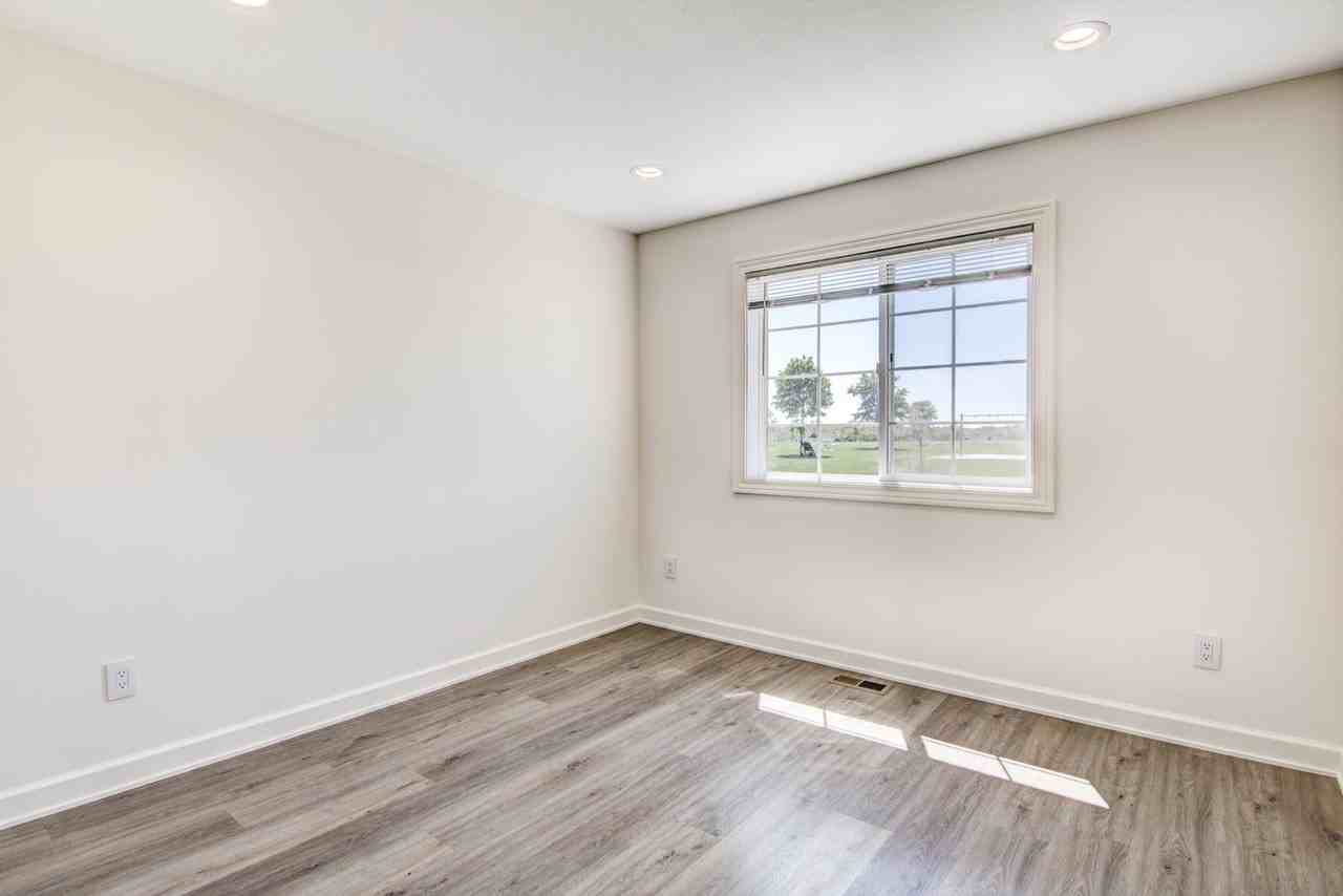 2485 Cedarwood Ln - Photo 2 of 31