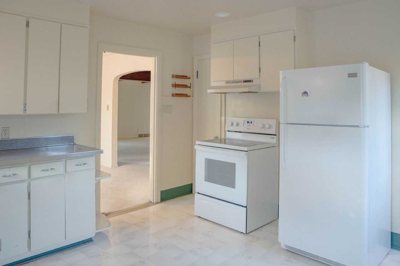 1312 North Woodridge Avenue - Photo 3 of 13