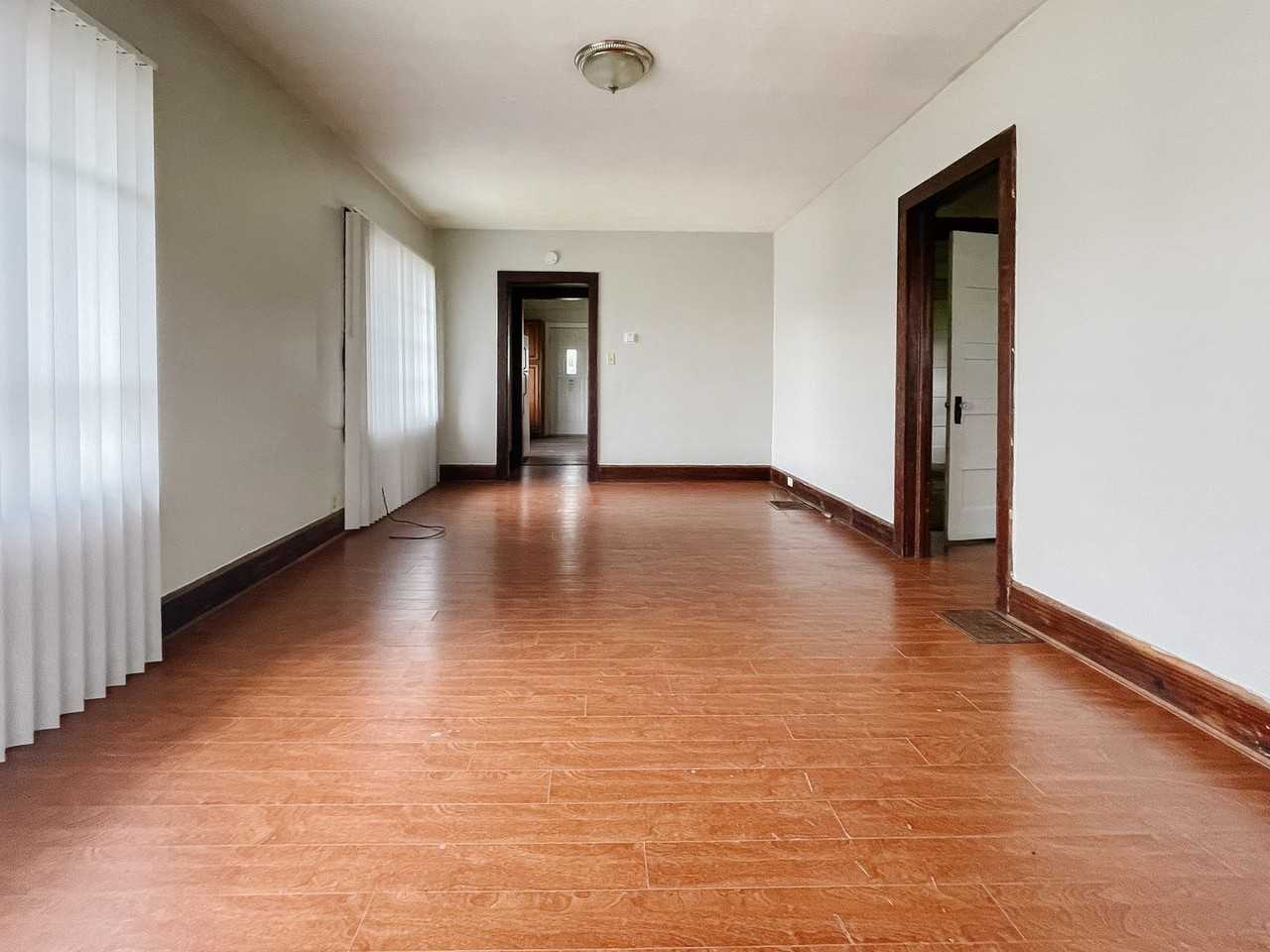 1920 S Gharkey St - Photo 5 of 19