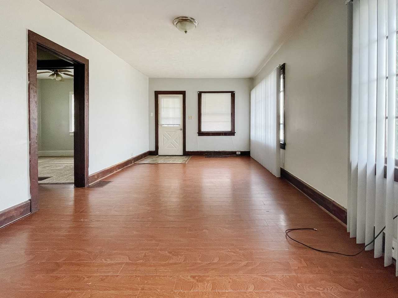 1920 S Gharkey St - Photo 7 of 19