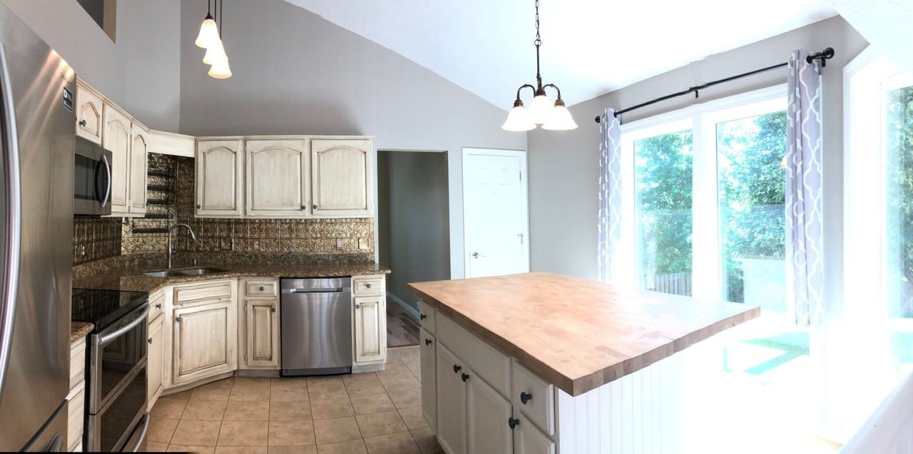 310 Oakwood Dr - Photo 4 of 15