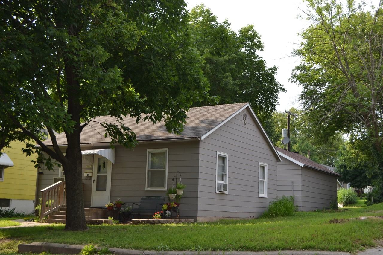 1215 Grant Ave - Photo 2 of 41