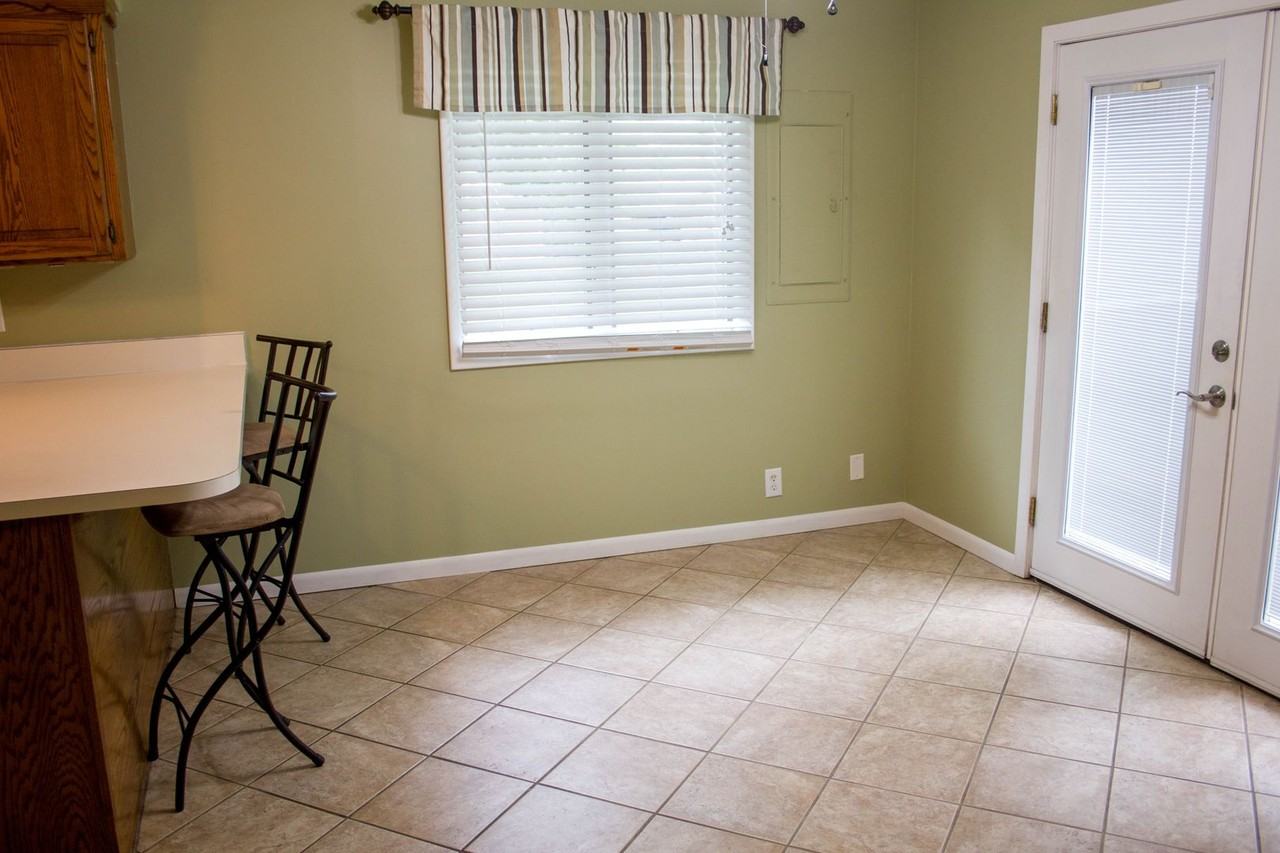 5901 Oakridge Dr - Photo 2 of 29