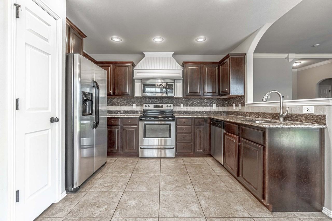 3705 Sw High Point Ave - Photo 2 of 17