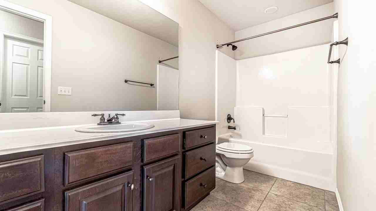 3705 Sw High Point Ave - Photo 5 of 17