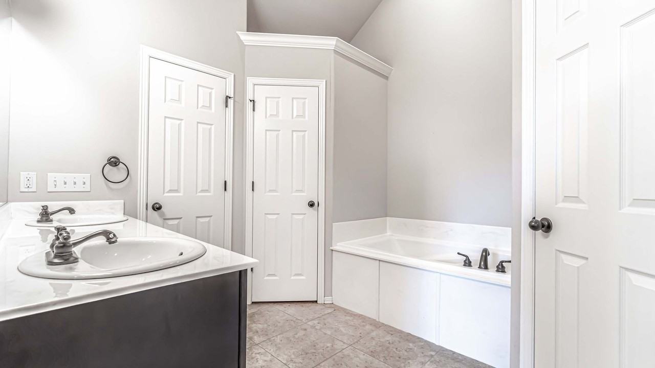 3705 Sw High Point Ave - Photo 7 of 17