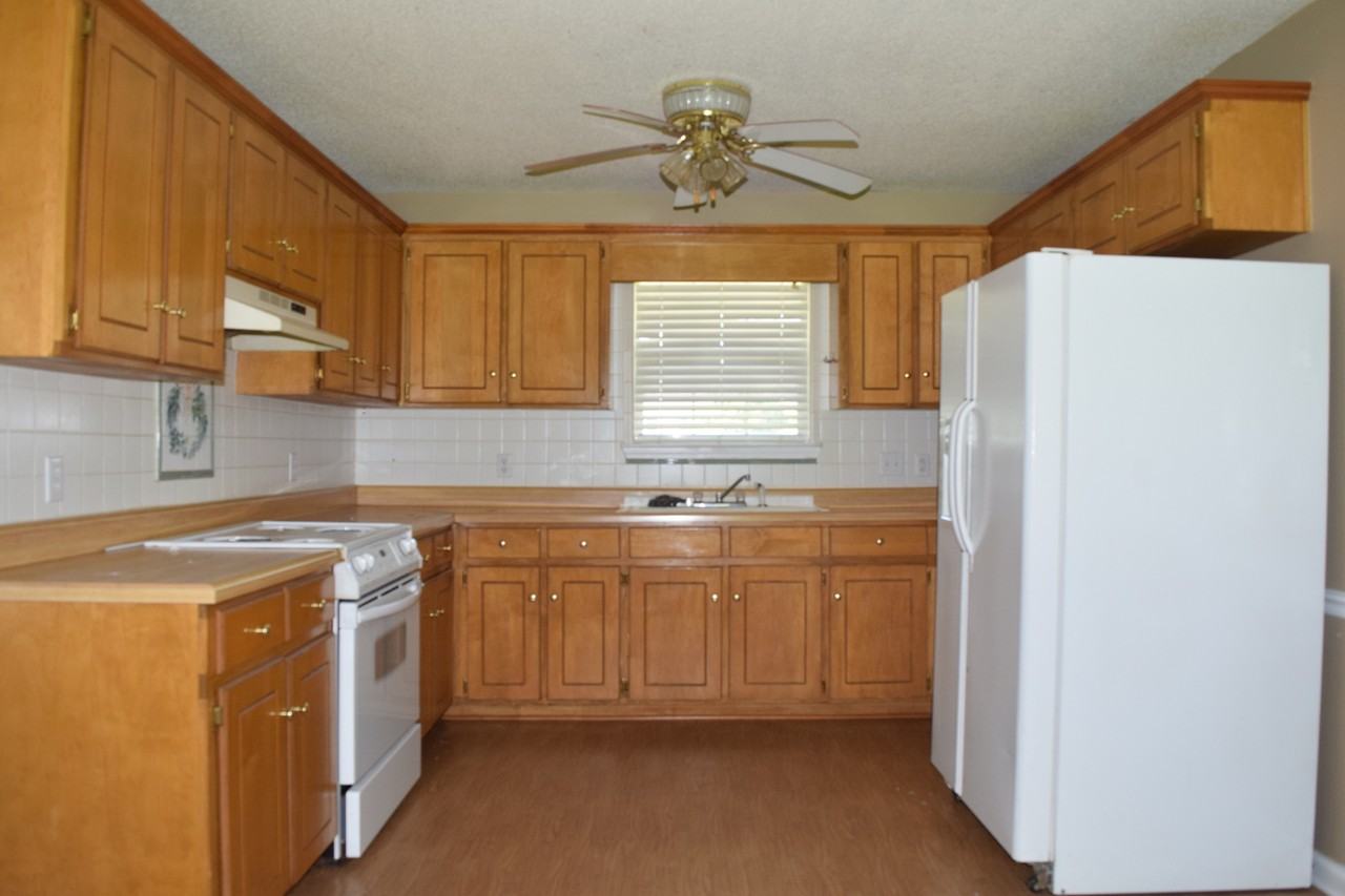 214 Petunia Dr - Photo 2 of 14