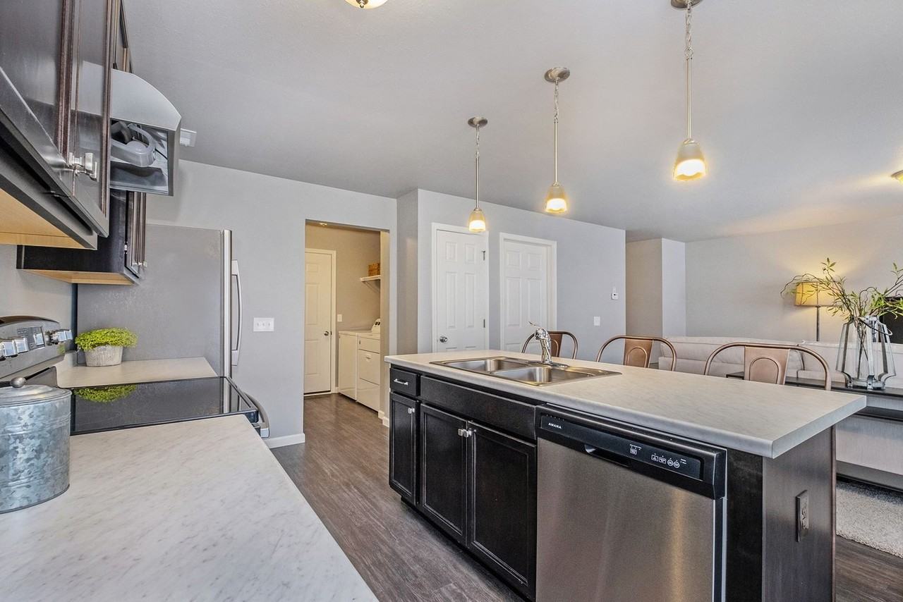 5680 Alten St - Photo 4 of 21