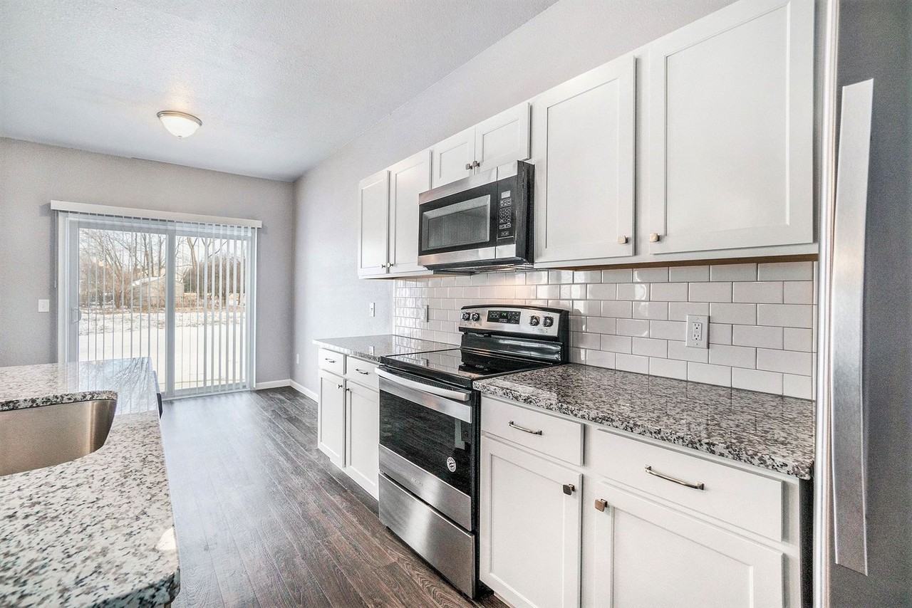5265 Bittersweet Dr - Photo 2 of 15