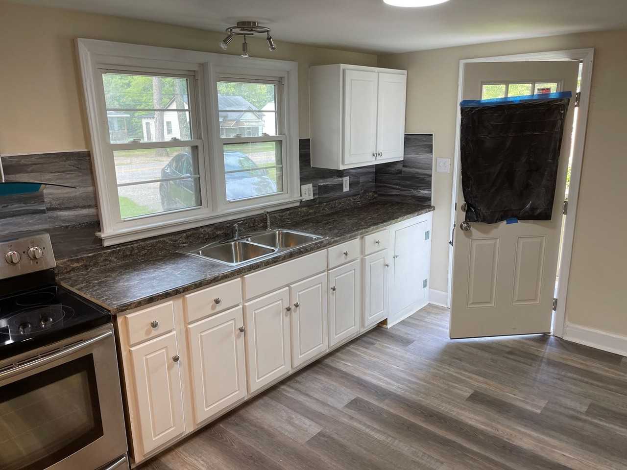 503 Whitaker St - Photo 3 of 20