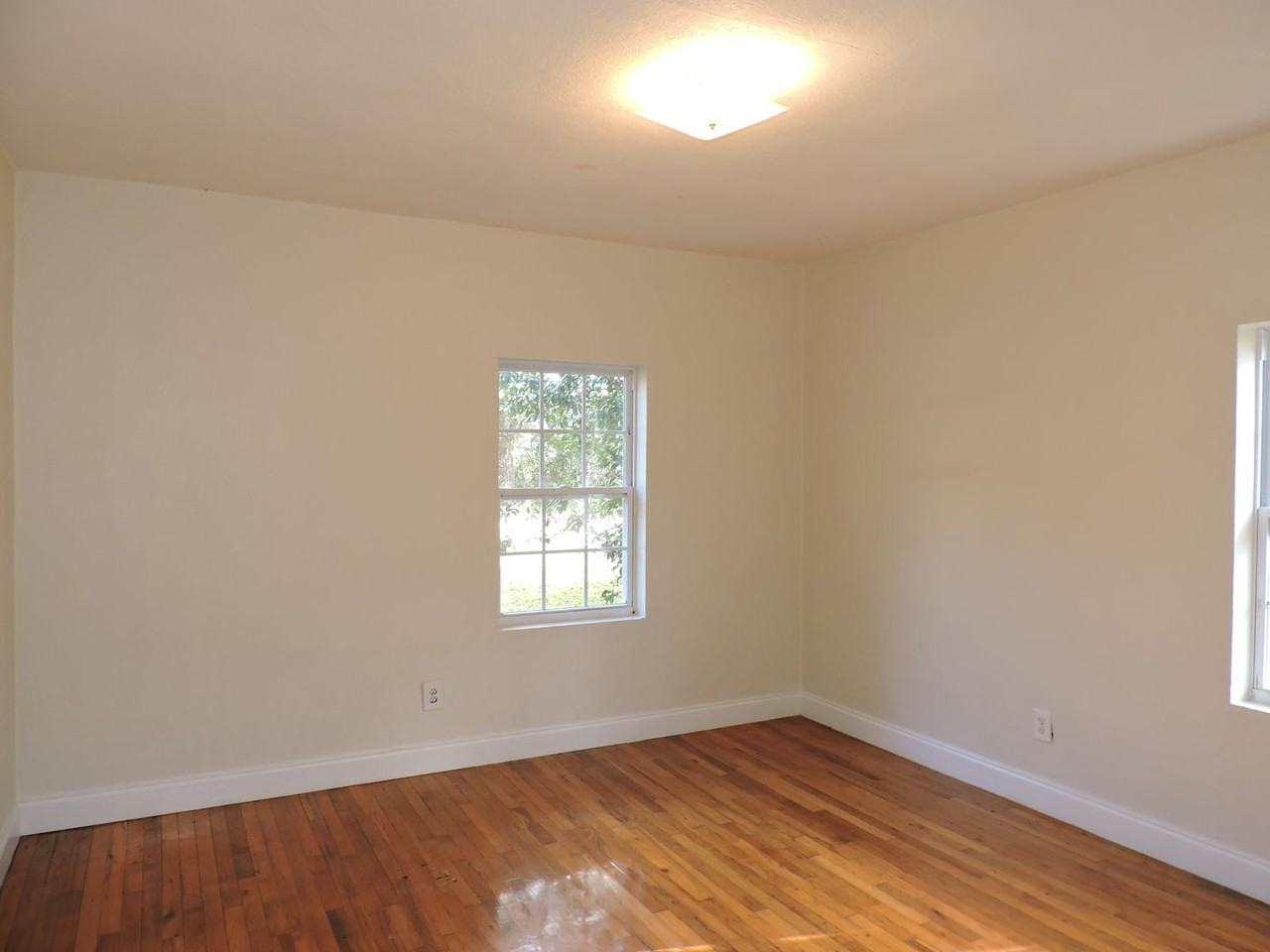 116 Mintz Ln - Photo 2 of 12