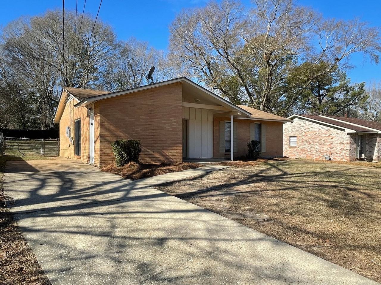 523 Placid Dr - Photo 3 of 23
