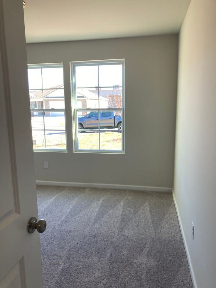 407 Kensington Ln - Photo 4 of 32
