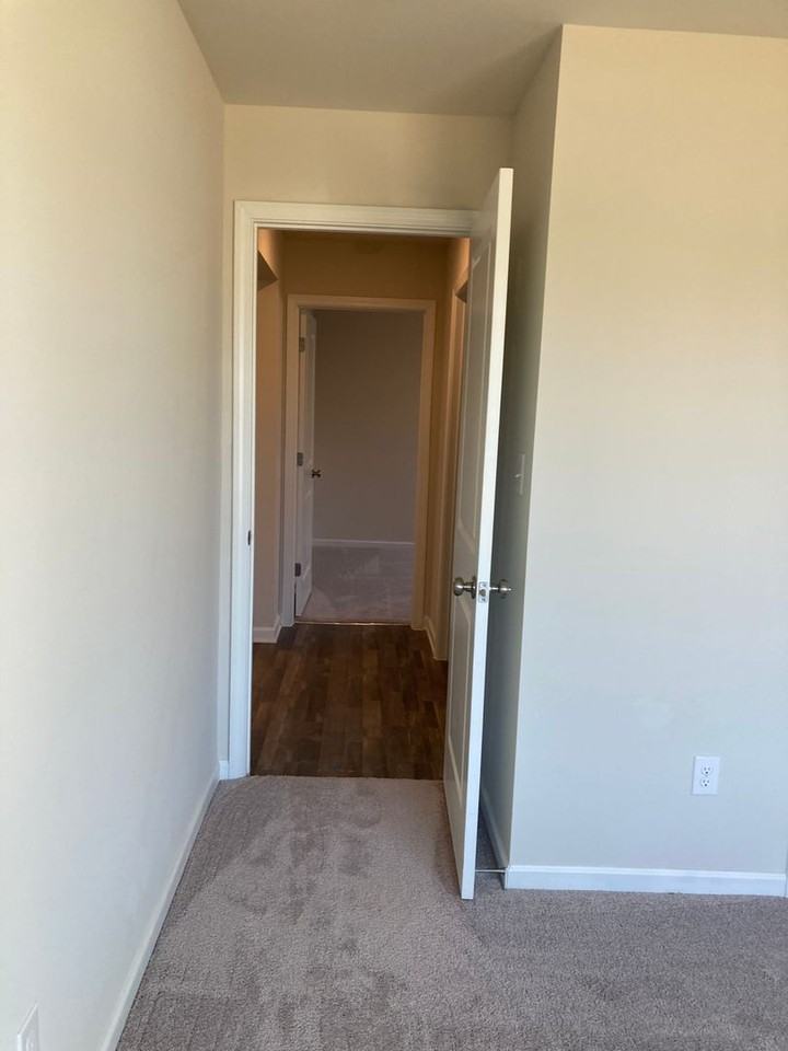 407 Kensington Ln - Photo 6 of 32