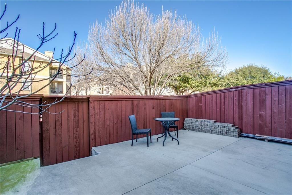 413 Metropolitan Drive - Photo 2 of 13