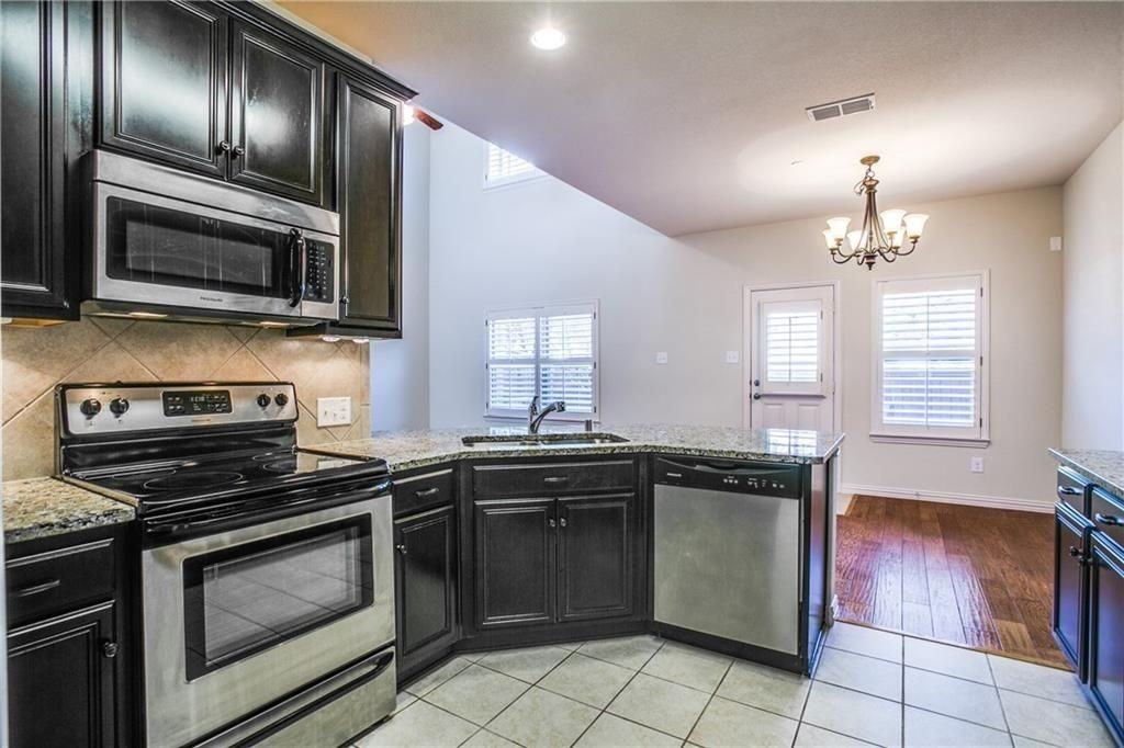 413 Metropolitan Drive - Photo 7 of 13