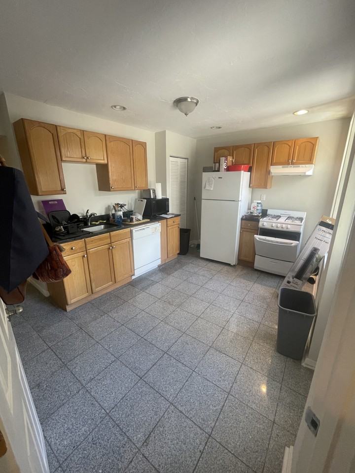 224 Hanover St #11 - Photo 5 of 44