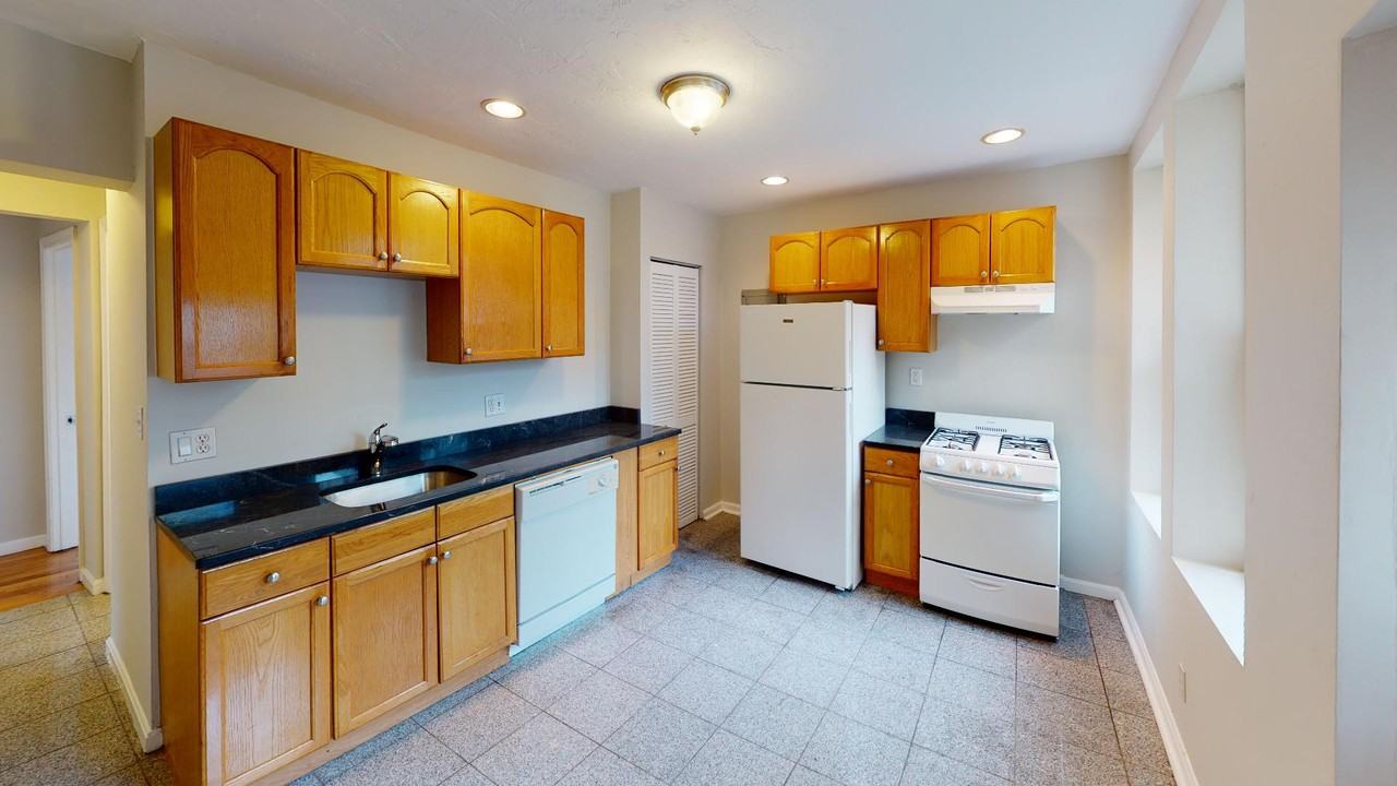 224 Hanover St #11 - Photo 6 of 44