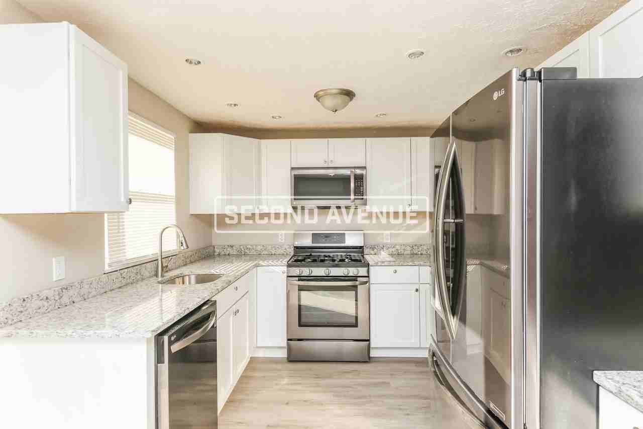 402 Lehigh Dr - Photo 2 of 23