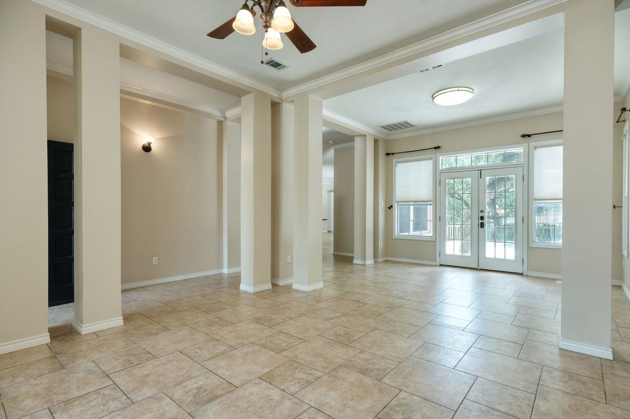1629 Chesterwood Cv - Photo 2 of 20