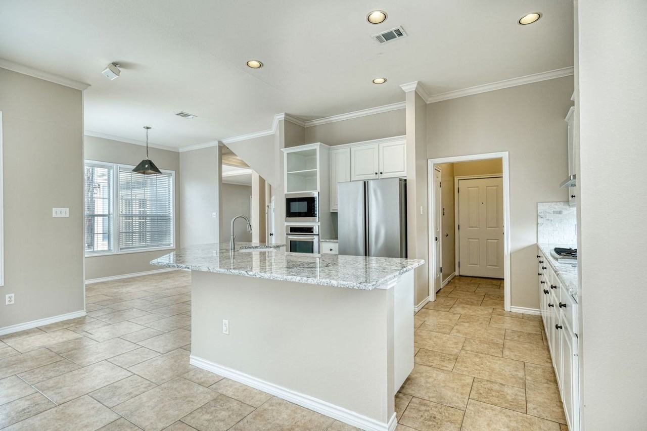 1629 Chesterwood Cv - Photo 5 of 20