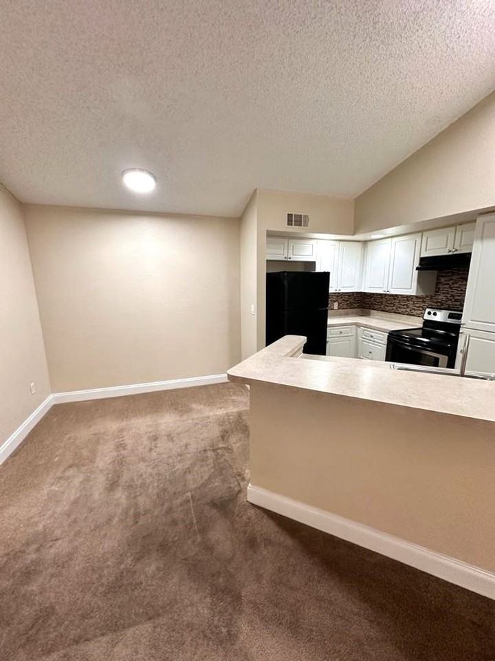 5737 Gatlin Ave #425 - Photo 4 of 15